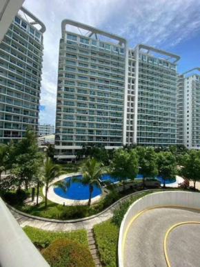 Cozy 1BR cityview with Balcony and near Airport